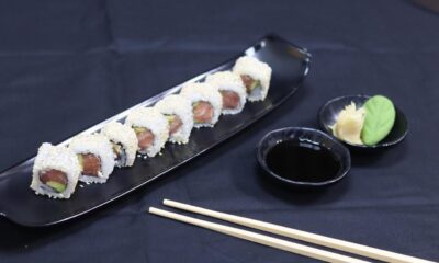 Salmon Avocado Roll - 8 Pcs